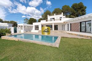 VILLA ALLEGRA · A TAN SOLO 250 METROS DEL MAR Y LA CALA BLANCA EN JAVEA XABIA, ALICANTE photo 0
