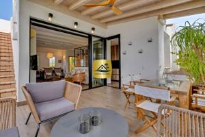 ADOSADO EN VENTA EN URBANIZACIÓN EL RODAT JÁVEA CON APARTAMENTO INDEPENDIENTE Y CERCA DEL MAR photo 0