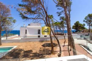 VILLA LAS ROTAS · VILLA DE LUJO TERMINADA A SOLO 50 METROS DEL MAR EN DÉNIA ALICANTE photo 0