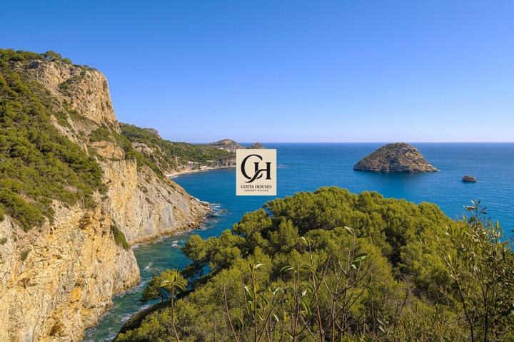 PARCELA CON PROYECTO EN PRIMERA LINEA DEL MAR Y LICENCIA EN VENTA EN JAVEA ALICANTE photo 0