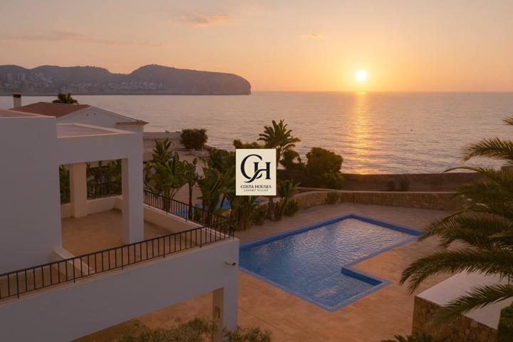 VILLA ANDRAGO · LUJO Y EXCLUSIVIDAD EN PRIMERA LINEA DE MAR EN MORAIRA · COSTA BLANCA photo 0