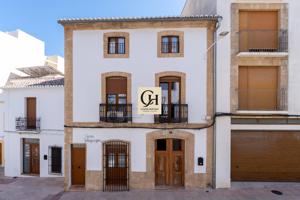 CASA DE PUEBLO REFORMADA EN VENTA EN EL CASCO ANTIGUO DE JAVEA · COSTA BLANCA photo 0