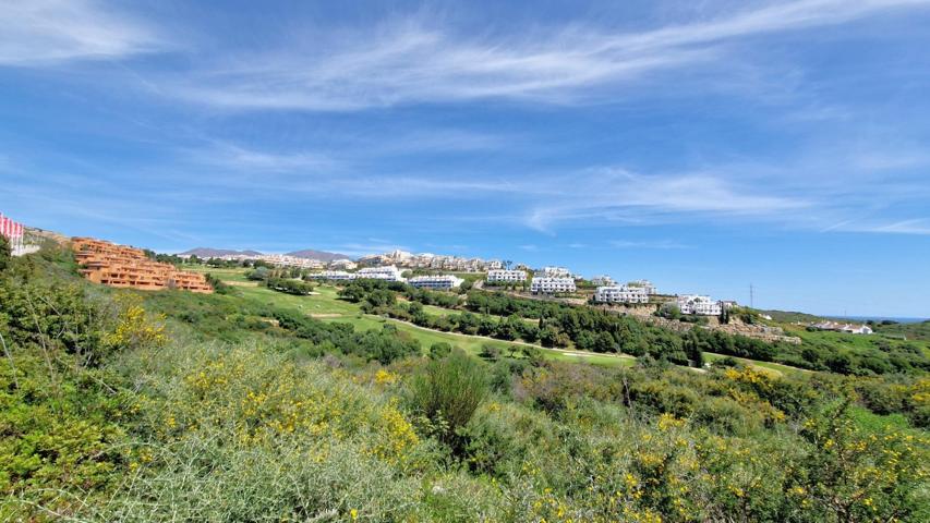 Amplio piso de 3 dormitorios con preciosas vistas al mar y al golf en Hacienda Casares photo 0