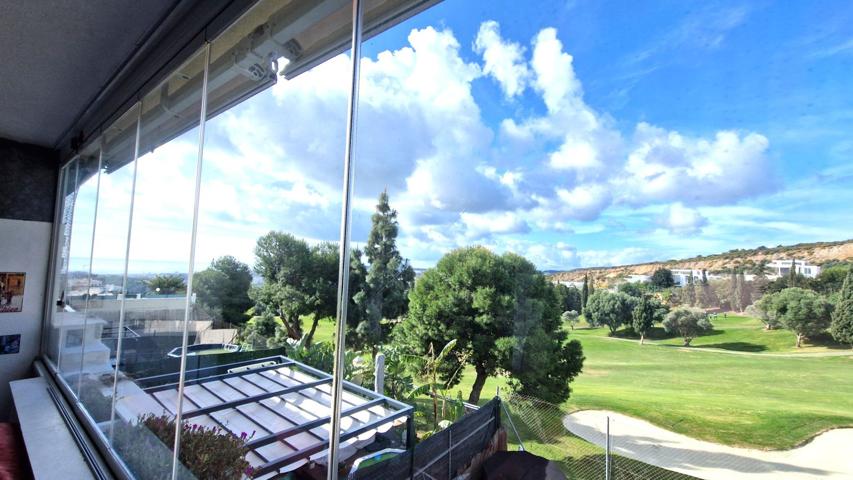 Amplio apartamento de 3 dormitorios con terraza y preciosas vistas al golf y al mar en Hacienda Casa photo 0