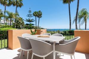 Elegante apartamento frente al mar en Riviera Andaluza, Estepona photo 0