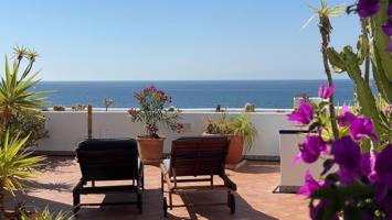 Exclusivo piso de 3 dormitorios en primera línea de playa con vistas panorámicas al Mediterráneo photo 0