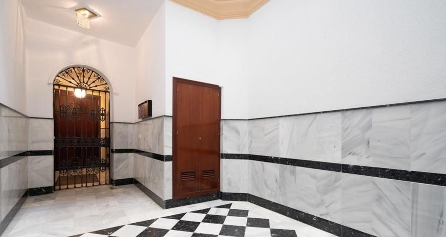 Gran piso con excelentes calidades en edificio histórico de Cádiz. photo 0