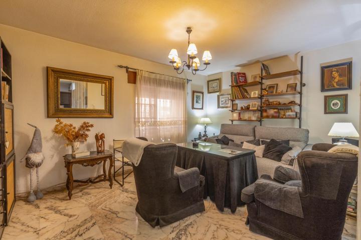 Piso en venta en Alhamar photo 0