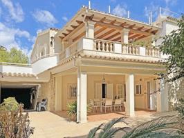 Villa unifamiliar en venta en Puerto de Alcudia photo 0