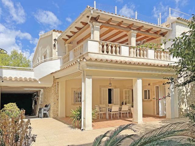 Villa unifamiliar en venta en Puerto de Alcudia photo 0