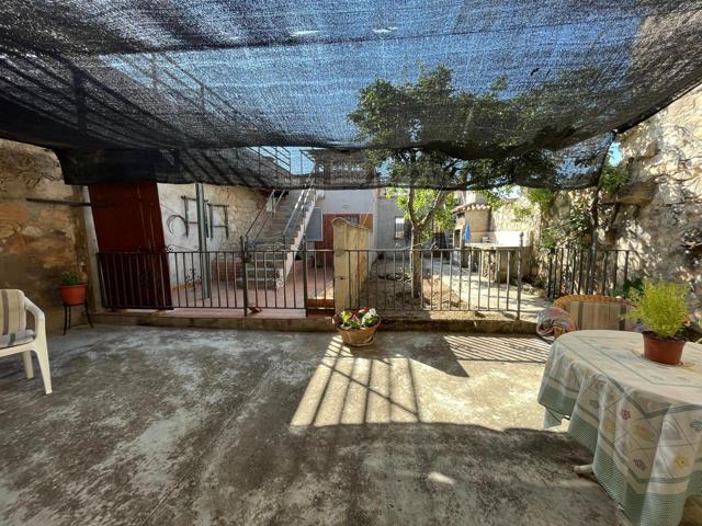 Casa con encanto, bonito patio y garaje photo 0
