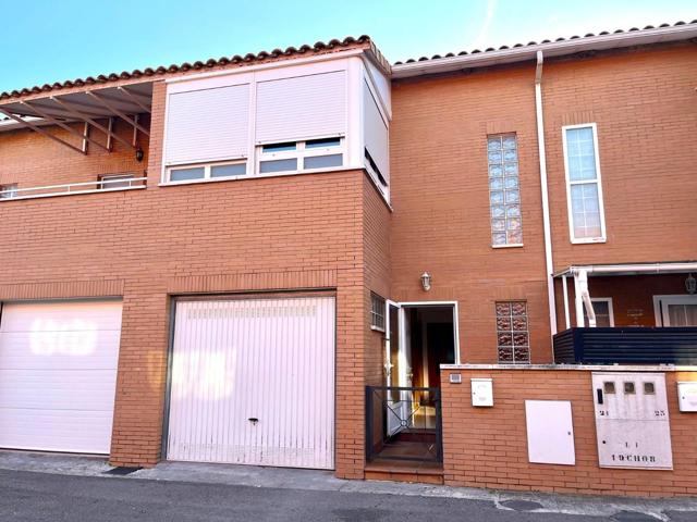 Unifamiliar adosado con jardín en Torija photo 0