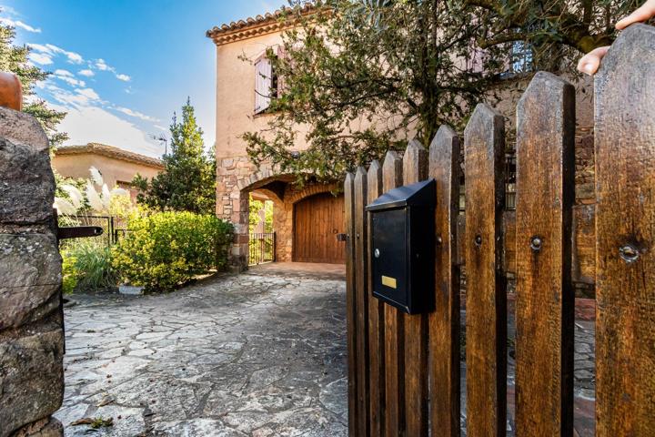 ESPECTACULAR CASA AMB TERRENY I VISTES AL CENTRE DE SANT LLORENÇ SAVALL photo 0