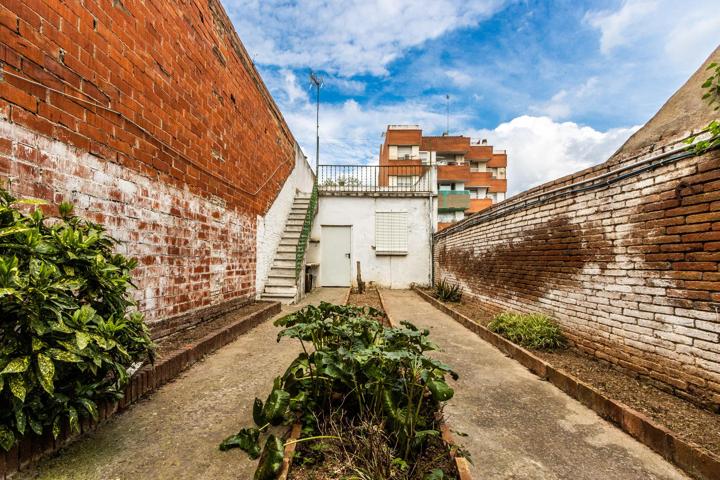 CASA INGLESA EN PLANTA BAJA CON PATIO Y TERRAZA photo 0