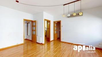 Piso muy luminoso, completamente reformado en Sol i Padris photo 0