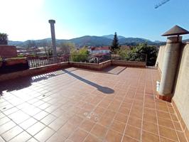 casa en una zona muy tranquila, hogar muy amplio y cómodo photo 0
