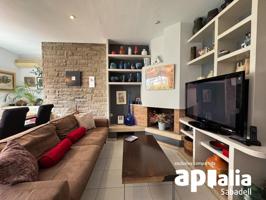 Gràcia te Espera: Casa Luminosa con Negocio Listo para Triunfar y Jardín Botánico Propio photo 0