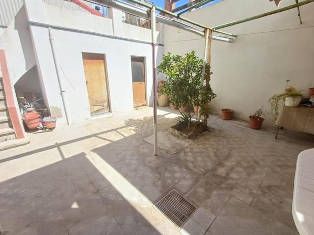 CASA AL CARRER COVADONGA AMB PATI DE 30M2 - SABADELL photo 0