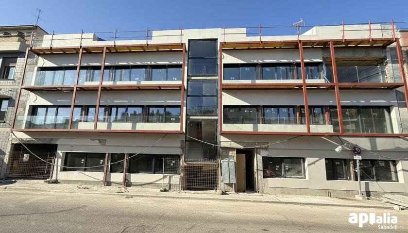 EXCLUSIVA PLANTA BAJA CON TERRAZA EN LA CREU ALTA photo 0