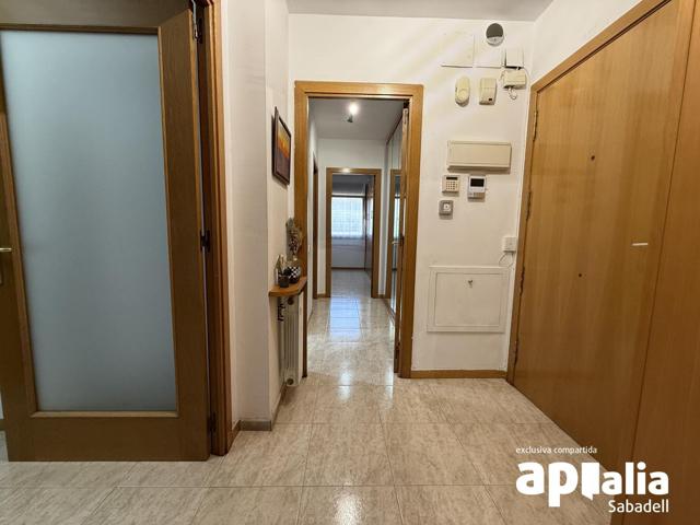 Piso en venta en Creu de Barberà (Sabadell) | Luminoso, terraza, bien conservado y listo para entrar photo 0