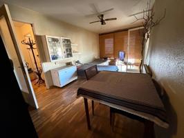 PISO PARA REFORMAR EN VIA ALEXANDRA 4 HABITACIONES CON BAÑO Y ASEO photo 0