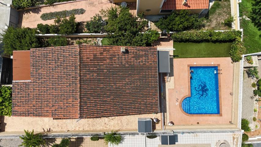 Chalet independiente en planta en el corazón de Creixell photo 0