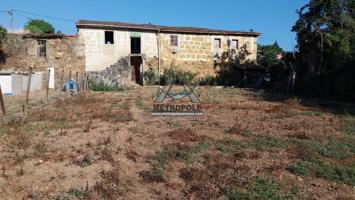 Casa amplia para restarurar con buena finca en a Merca photo 0