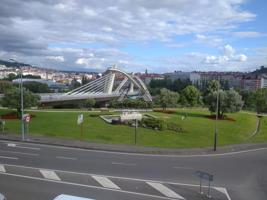 Edificio al lado del puente del Milenio photo 0