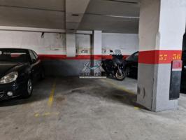 Plaza de garaje próxima al centro y estación del AVE muy cómoda photo 0