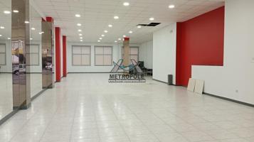 Gran local comercial con muchas posiblidades photo 0