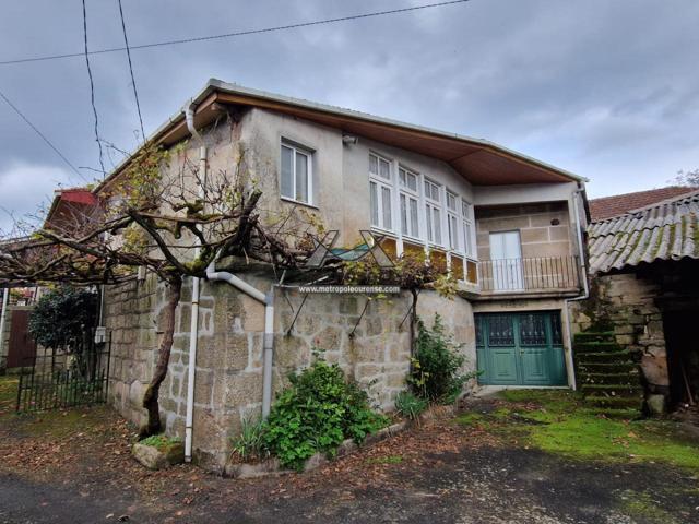 Casa típica gallega zona de Vilamarin con dos palleiras photo 0