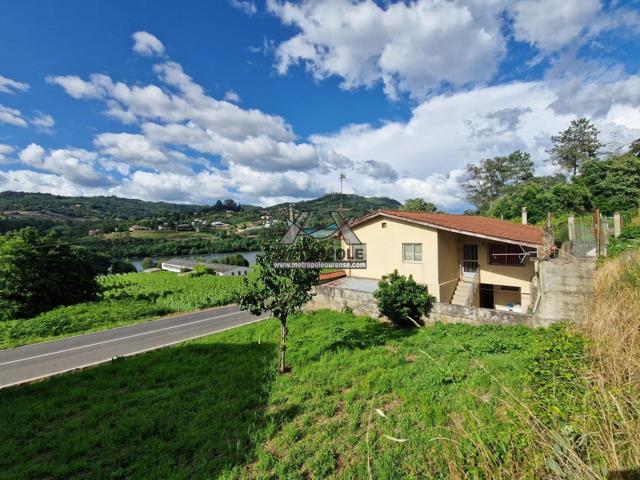 Casa con finca a 5 minutos de Ourense - Amplia, con vistas y gran potencial photo 0