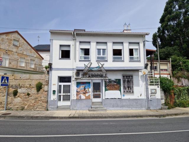 Casa con local, 3 apartamentos y dos casitas para reformar. photo 0