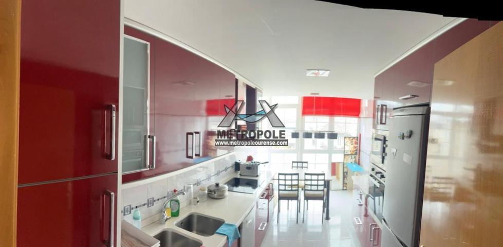 Edificio en venta en Puebla de Trives photo 0