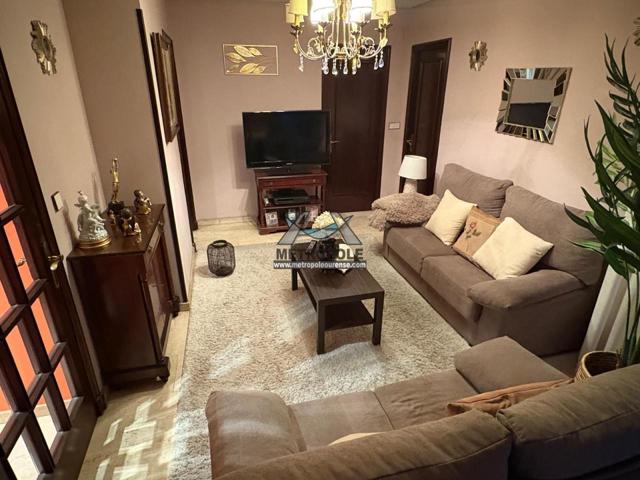 Amplio piso con garaje y bodega junto a la Plaza de Las Mercedes, en pleno centro de Ourense photo 0