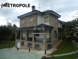 Impresioanante chalet con amplia parcela y piscina photo 0