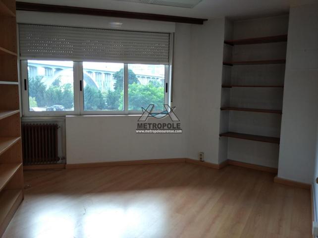 Oficina acondicionada en O Puente photo 0