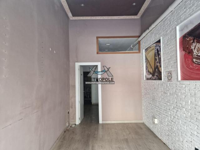 Alquila tu Local Ideal en Zona Comercial de Ourense photo 0