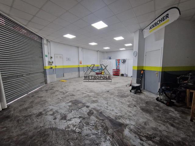 Local en esquina ideal para un lavado y engrase con licencia y maquinaria, empresa de limpieza. photo 0