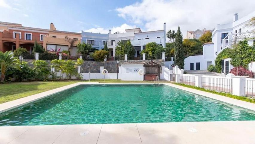 CHALET ADOSADO EN URB. MONTEVIDEO HILLS, ESTEPONA photo 0