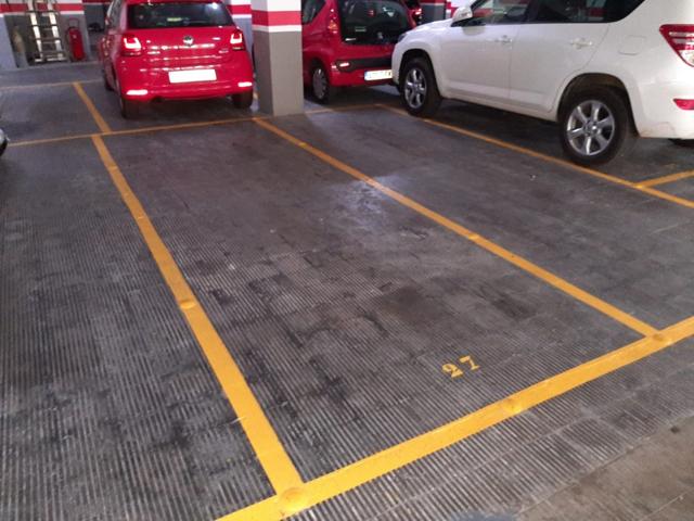 Parking En venta en Les Corts, Barcelona photo 0