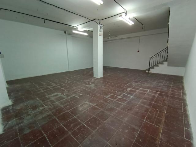 Local comercial de 270 m2 en venta en Rubí. photo 0