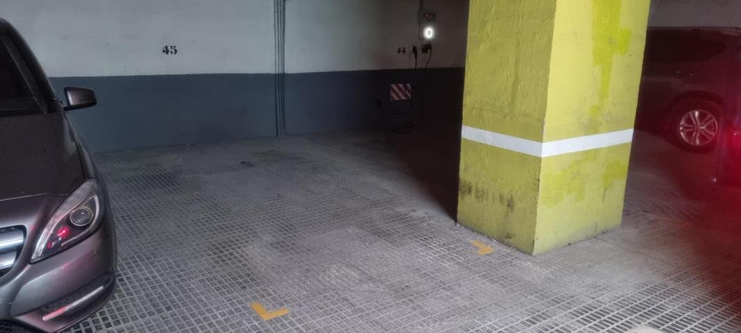 Parking En venta en Les Corts, Barcelona photo 0