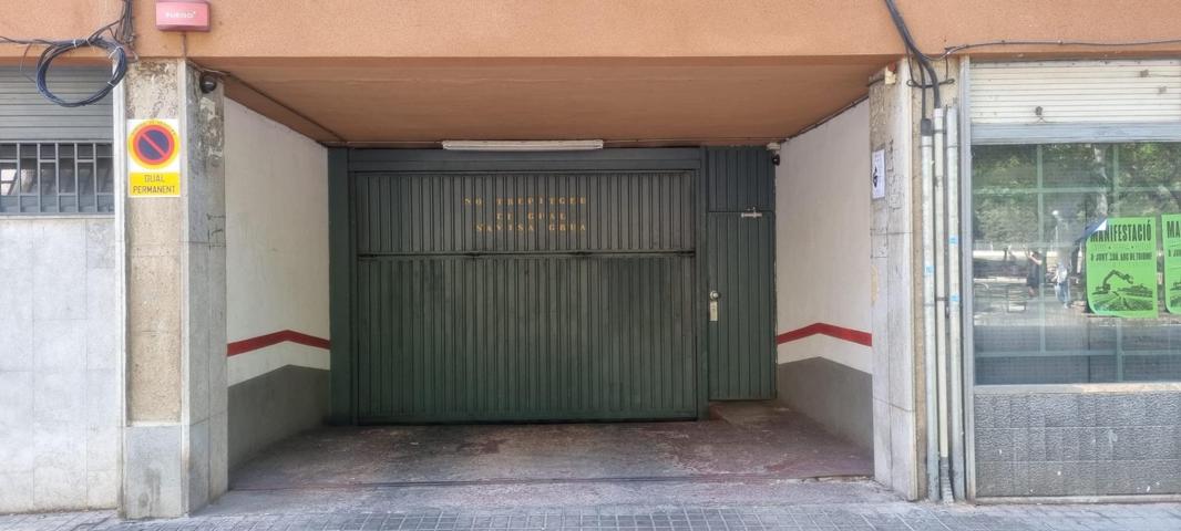 Parking En venta en Les Corts, Barcelona photo 0
