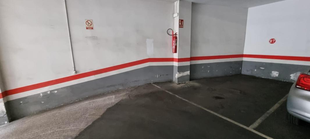 Parking En venta en Les Corts, Barcelona photo 0