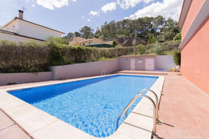 ADOSADO EN SERRA CON PISCINA photo 0