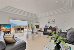 Exclusiva villa con espectaculares vistas panorámicas al mar y la montaña photo 0