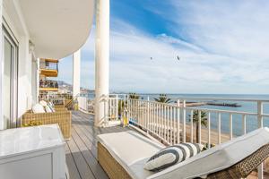 Espectacular apartamento en primera línea de playa en Fuengirola photo 0