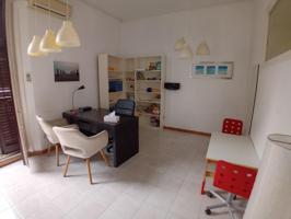 Despacho en primer piso situado en el Centro de Mataró photo 0