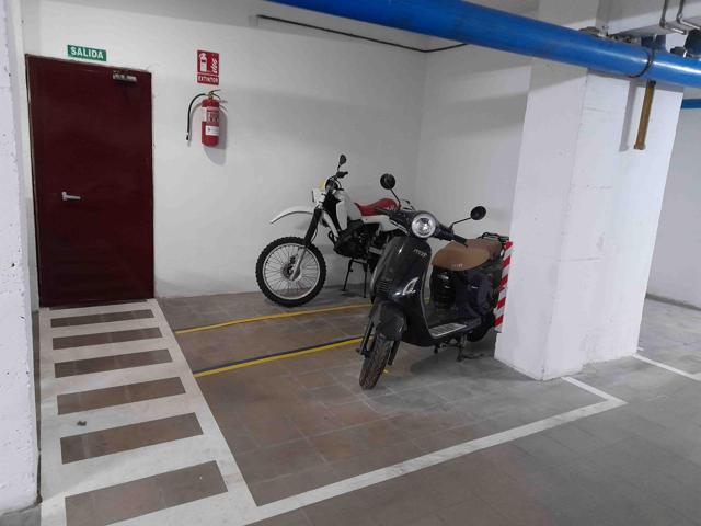 Plazas de Parking para COCHE o MOTOS en la Plaça Granollers de Mataró photo 0
